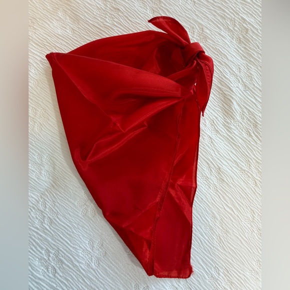 Red scarf 21” square silk feel - Picture 4 of 8